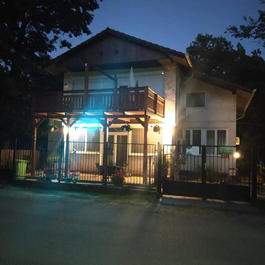 Toelgyfa Vendeghaz 호텔 벌러톤세페즈드 외부 사진